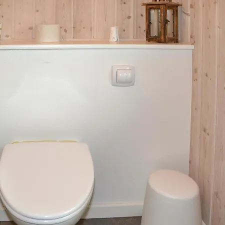4 Bedroom Cozy In Oksbol Hébergement de vacances Mosevrå